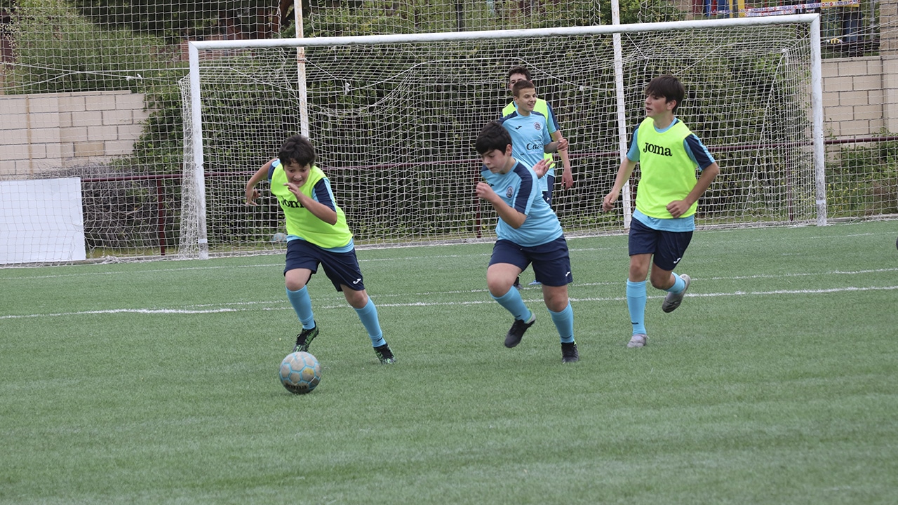 Alumnos de Casvi Football Academy participando en un entrenamiento de esta Escuela de Fútbol de Alto Rendimiento