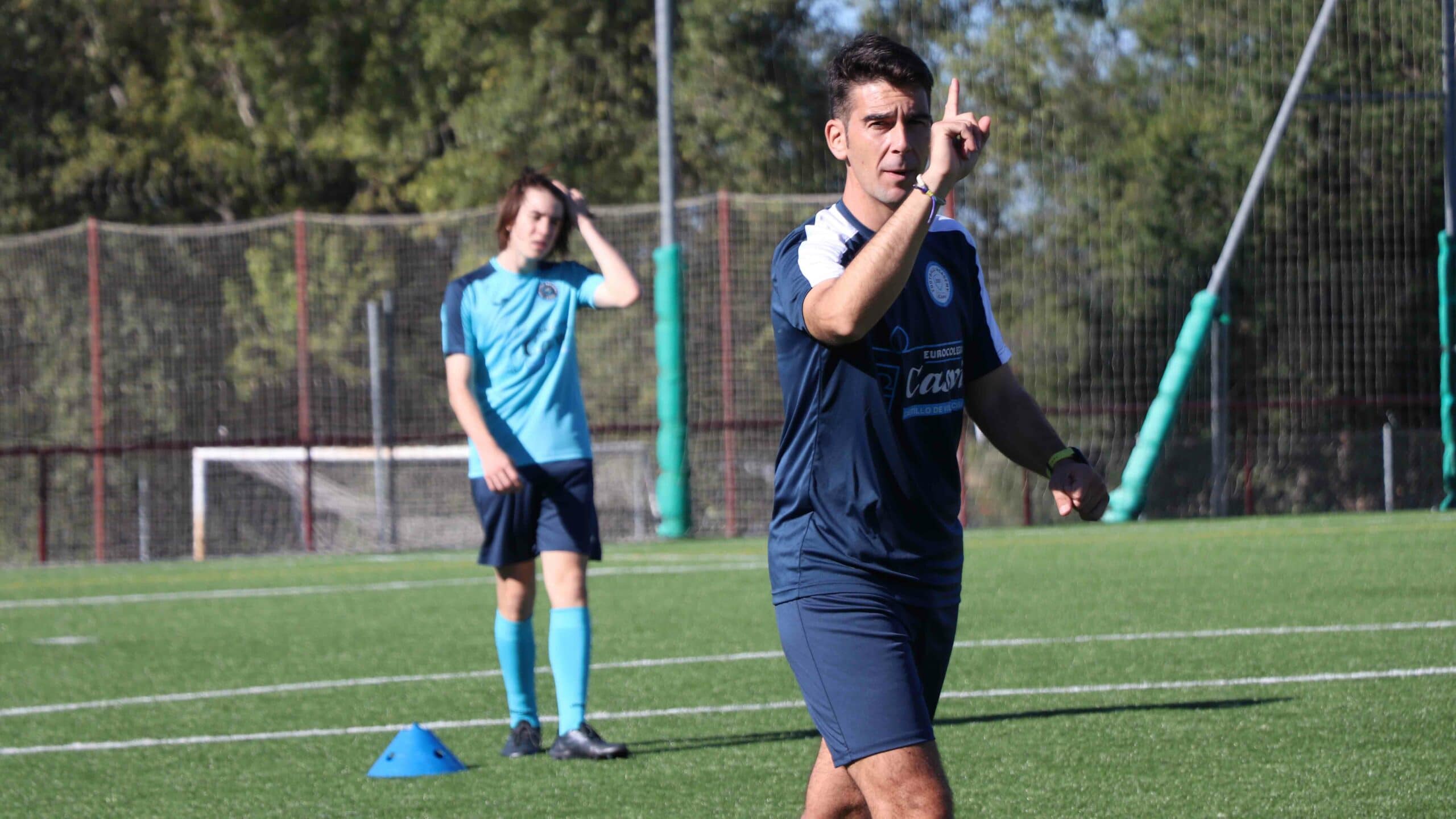 Entrenamiento de los alumnos de la Escuela de Fútbol de Alto Rendimiento Casvi Football Academy