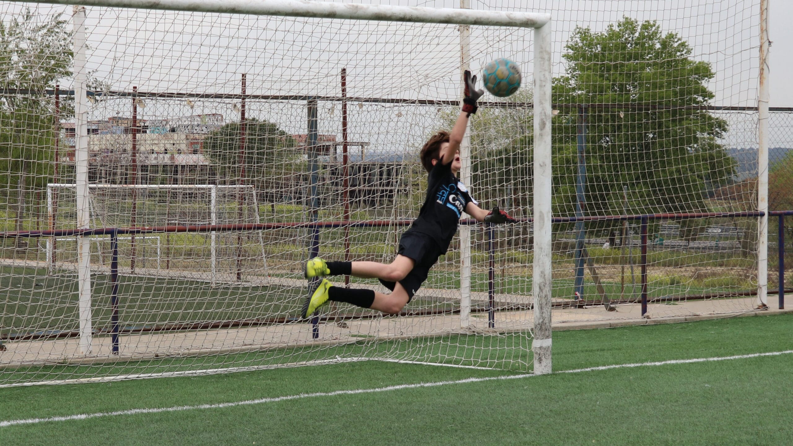 Alumno de Casvi Football Academy haciendo una gran parada